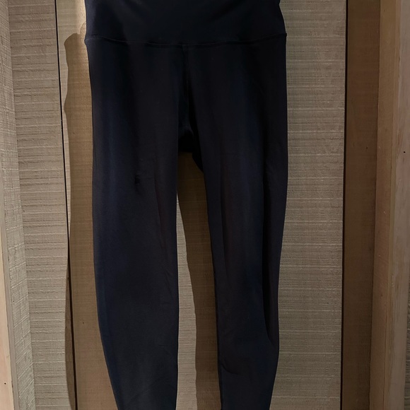 Alo Black Leggings - Picture 2 of 3